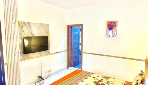 Deluxe Room (2 Adults + 1 Child)