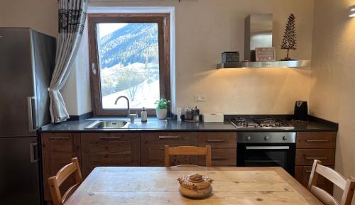 Apartment with Mountain View