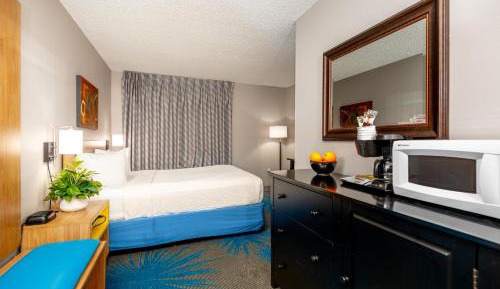 Deluxe Queen Room - Non-Smoking