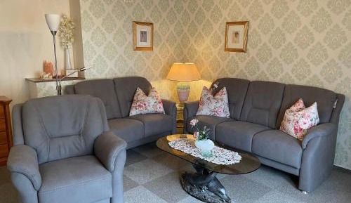 Deluxe One-Bedroom Apartment