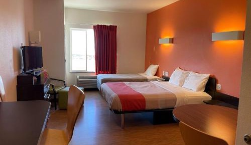 Studio with One Single Bed, Tub with Grab Bars and Kitchenette - Mobility Accessible/Non-Smoking