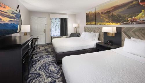 Queen Room with Two Queen Beds - Non-Smoking