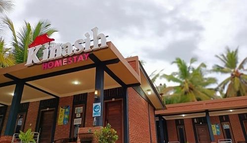 Deluxe Room (2 Adults + 1 Child)