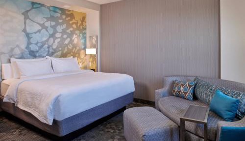Guest room, 1 King, Valley view