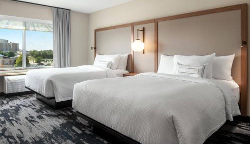 Guest room, 2 Queen, City view