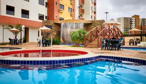 Apartment with Pool View 