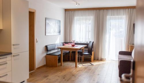 Southside Two-Bedroom Apartment (4 Adults) 