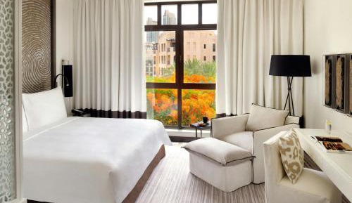 Premier King Room with City View