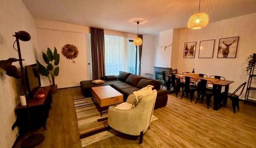Three-Bedroom Apartment with Mountain View