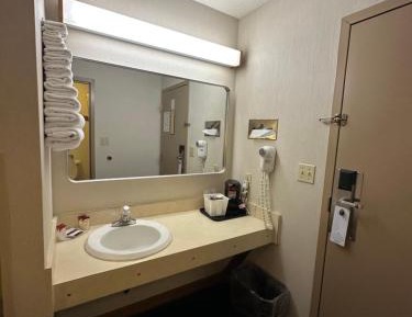 Deluxe Queen Suite