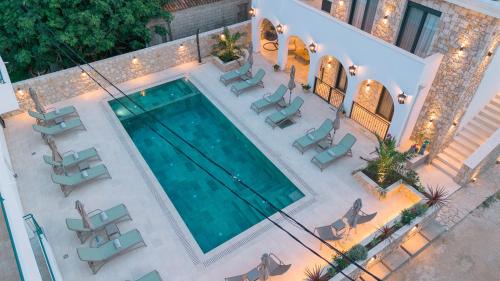 Queen Room with Pool View