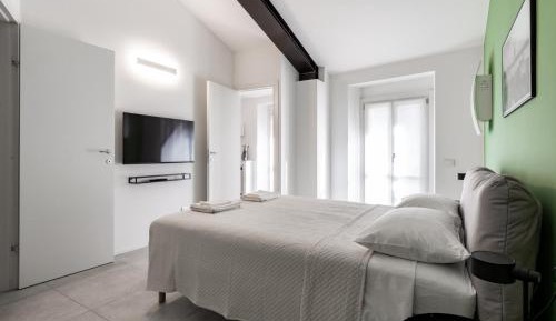 One-Bedroom Apartment with Balcony