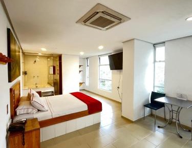 Queen Suite with Spa Bath