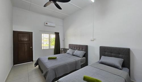 Triple Room with Shared Bathroom