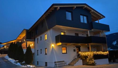 Apartment with Mountain View