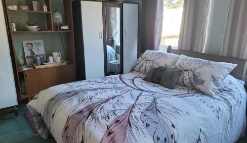 Deluxe Double Room (2 Adults + 1 Child)