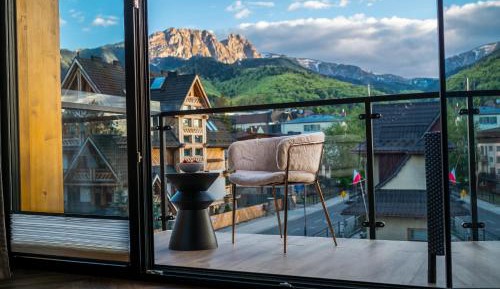 Apartment with Mountain View