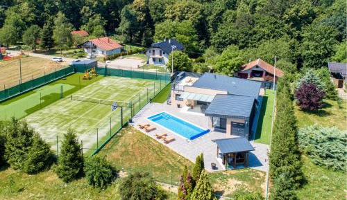 Four-Bedroom Holiday Home