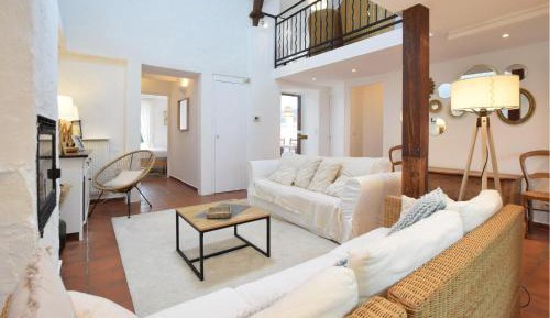 Six-Bedroom Holiday Home