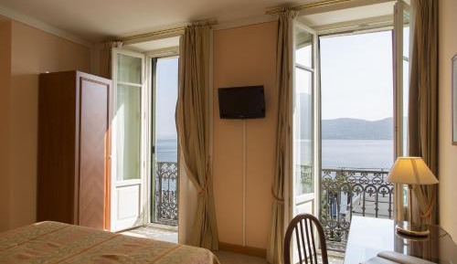 Deluxe Double or Twin Room with Lake View