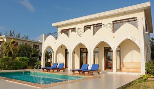 Four-Bedroom Villa with Private Pool - Ocean Front