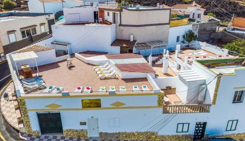 Double or Twin Room with Shared Bathroom