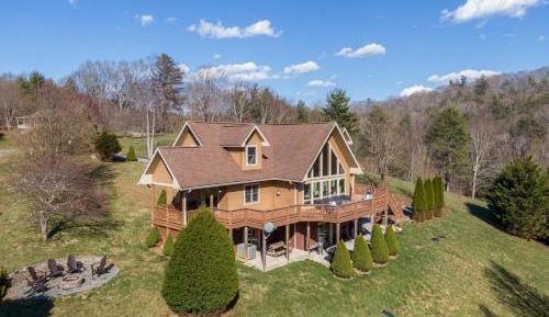 Four-Bedroom Holiday Home