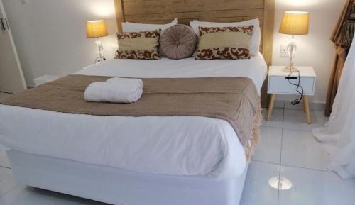 Queen Room with Pool View