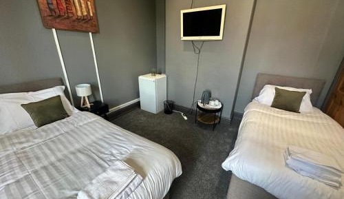 Twin Room with Shower