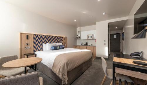 Studio, 1 Super King Bed, Kitchenette