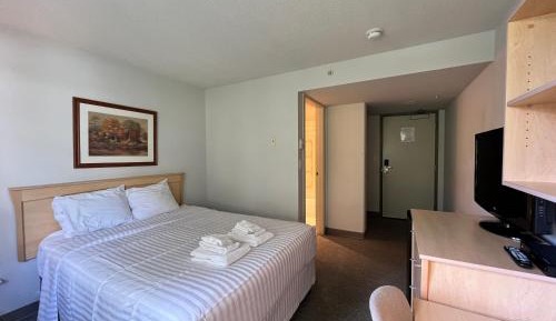 Queen Room with Shower Tub