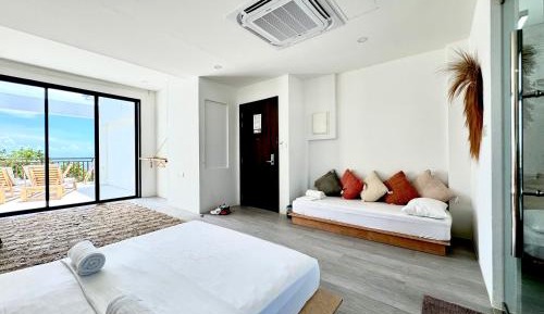 Deluxe Suite with Sea View