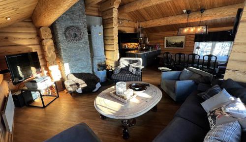 Four-Bedroom Holiday Home