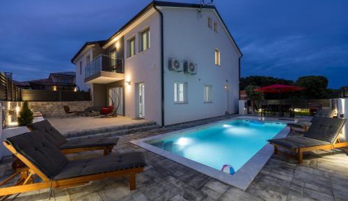 4 bedrooms Villa