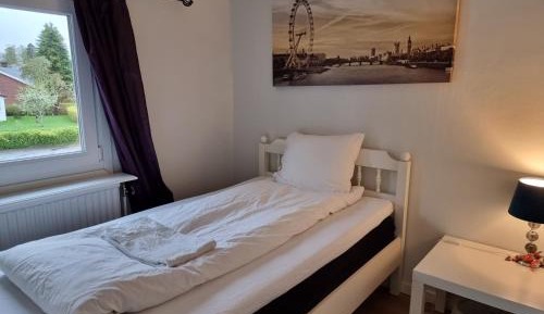 Single Room with Shared Bathroom