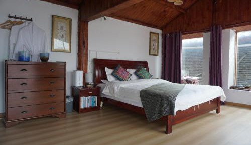 Deluxe Double Room (2 Adults + 1 Child)