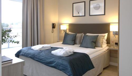 One-Bedroom Suite with Sea View