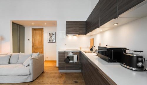 One-Bedroom Apartment