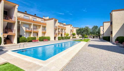 Apartment with Pool View 