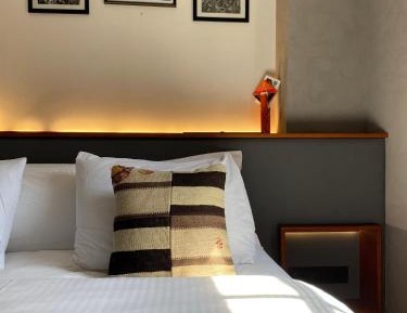 Standard Queen Room