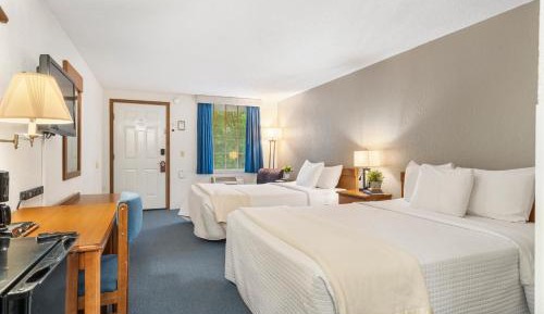 Queen Room with Two Queen Beds - Non-Smoking