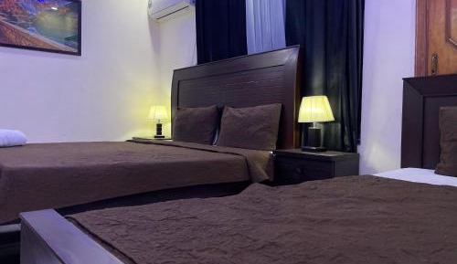 Deluxe Room (2 Adults + 1 Child)