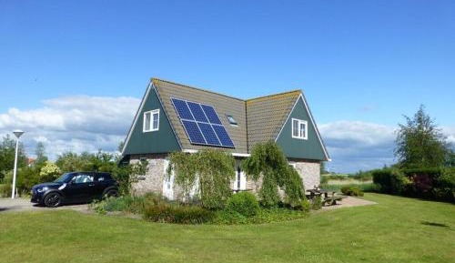 Three-Bedroom Holiday Home 