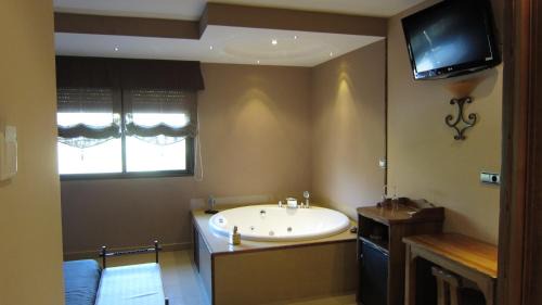Deluxe Suite with Spa Bath
