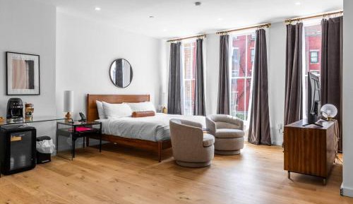 Deluxe King Room