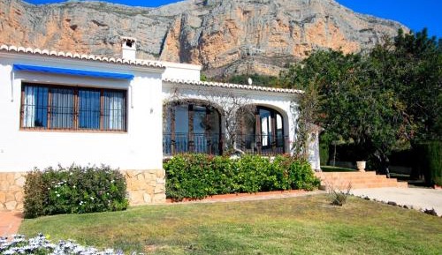 Villa with Garden View