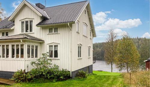 Three-Bedroom Holiday Home 