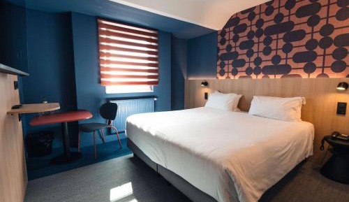 Comfort Room with One King Bed and One Single Bed