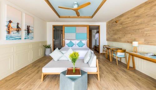 Fusion King Suite with Partial Sea View
