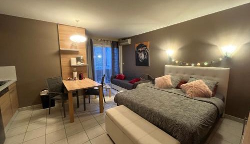 King Studio with Sofa Bed